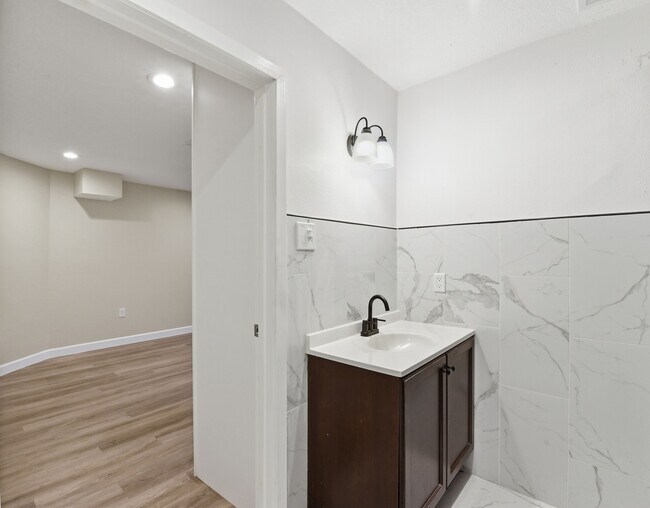 Building Photo - 3911 Fulton St