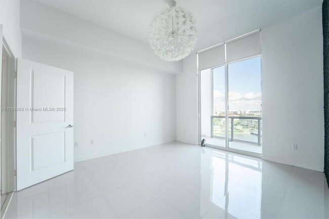 Building Photo - 7910 Harbor Island Dr