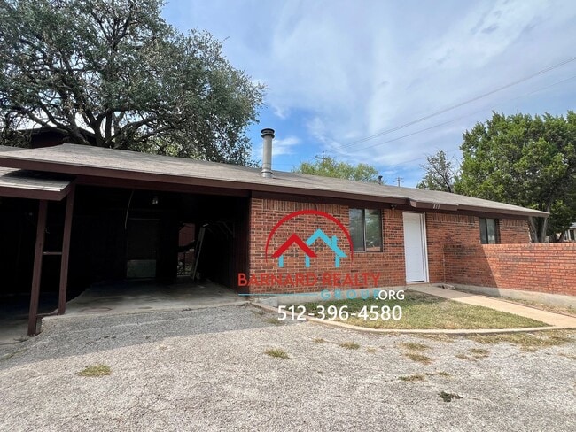 Building Photo - Available Now: 2 Bed Duplex with Carport a...