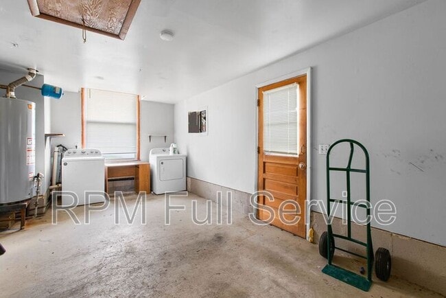 Building Photo - 465 Clearwater Dr