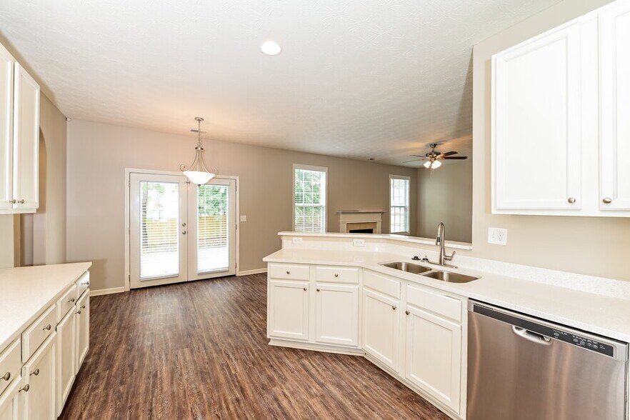 Building Photo - 215 Greenland Dr