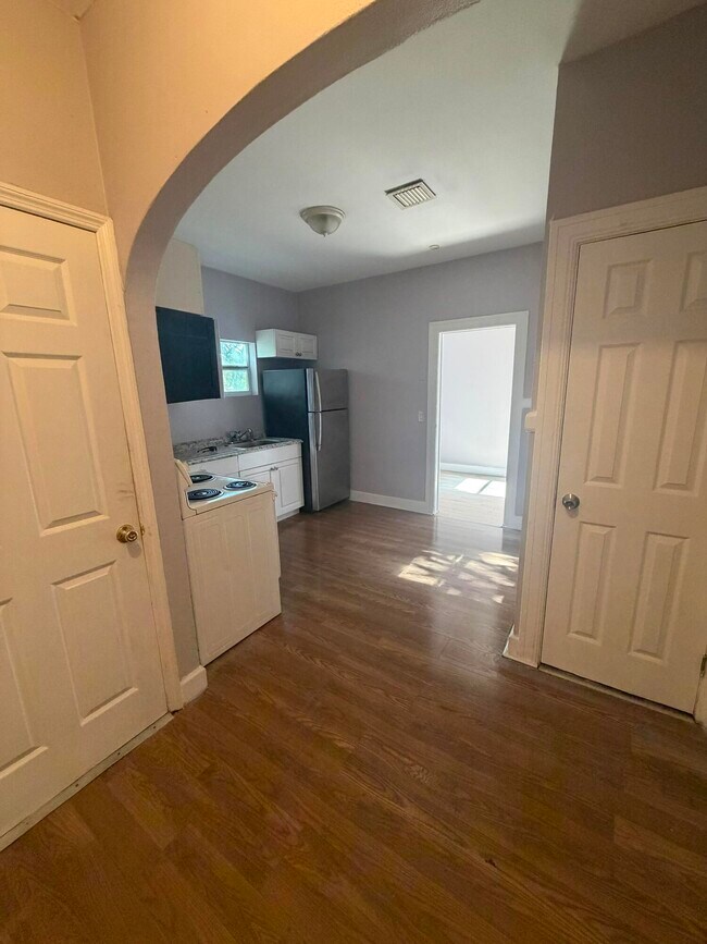 Building Photo - 420 Lilac Ct