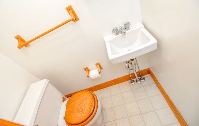 Powder Room - 905 Fell St