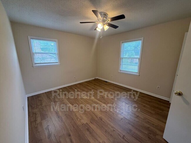 Building Photo - 1570 Marett Blvd