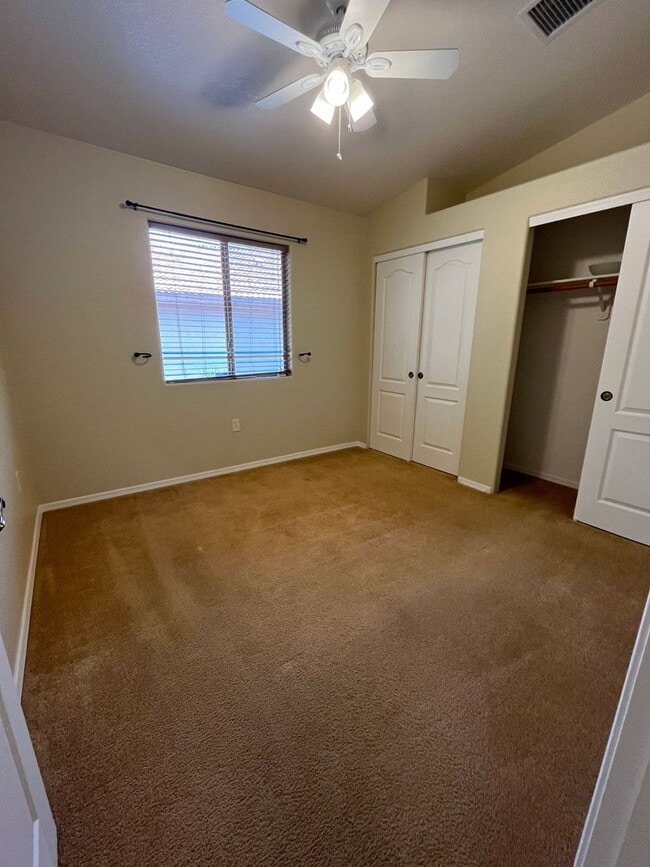 Building Photo - 3 bedroom in Holiday community