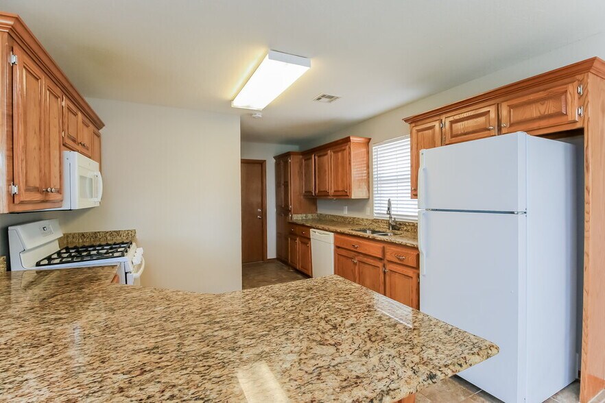 Building Photo - 528 NW 174th St