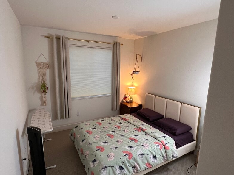 Building Photo - 45079 Insight St