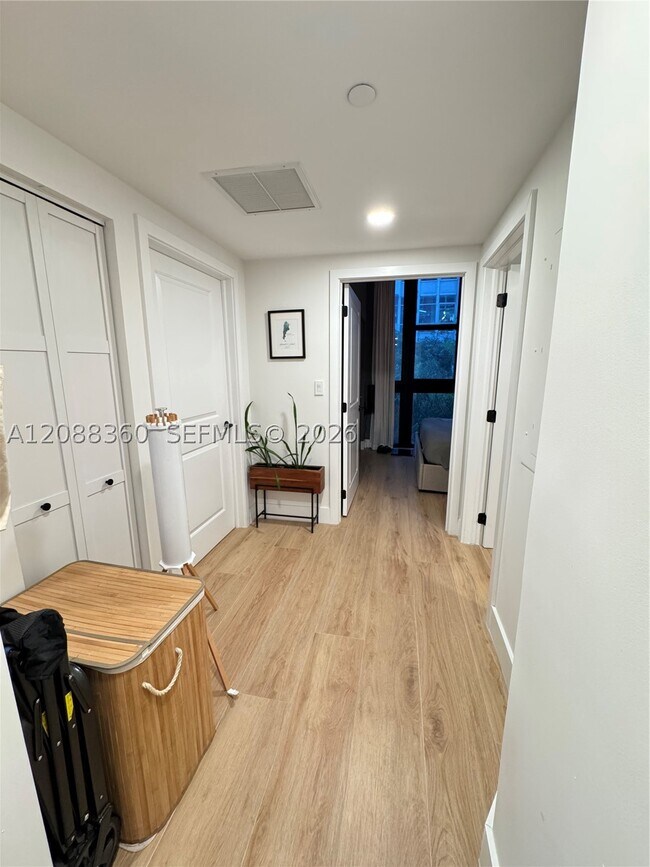 Building Photo - 111 E Flagler St