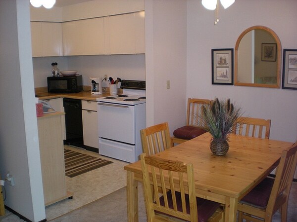 Kitchen - The Pearl Apartments