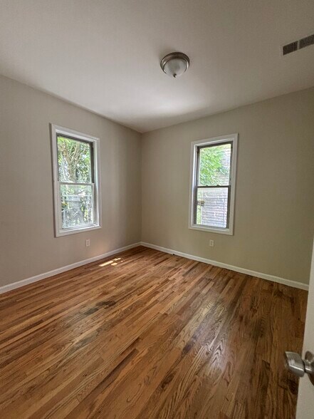 Building Photo - 843 S 18th St