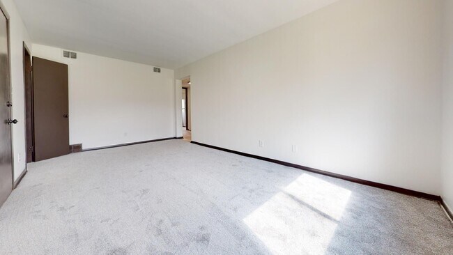 Building Photo - Parma - Ridgewood Lofts - 1 bedroom unit.