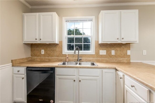 Building Photo - 300 Pageant Ct