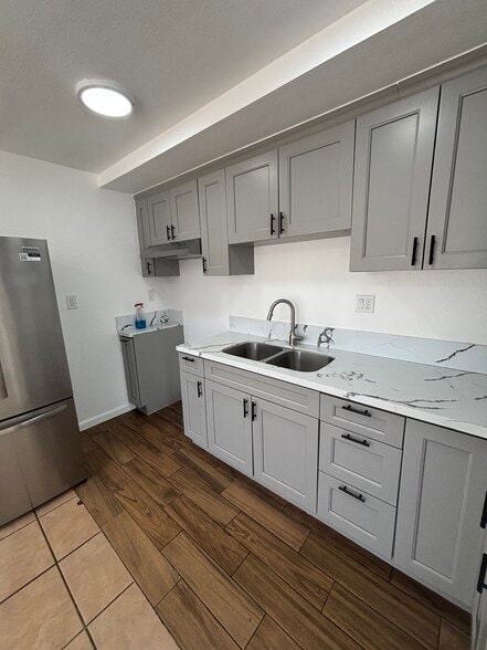 Building Photo - 1738 W 85th St