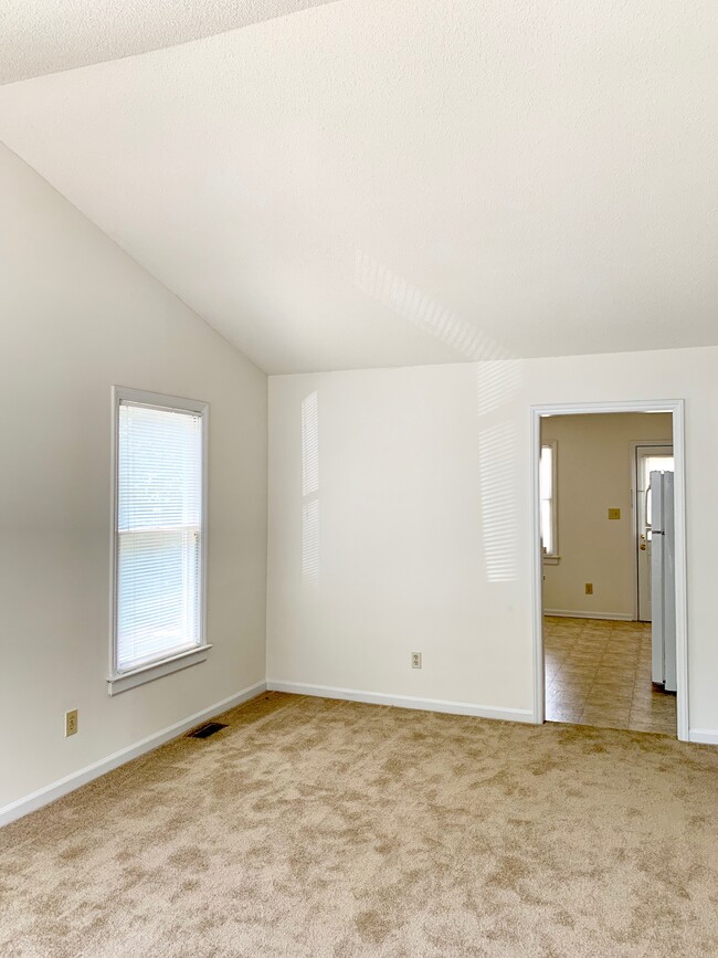 Building Photo - 107 Garwin Dr W
