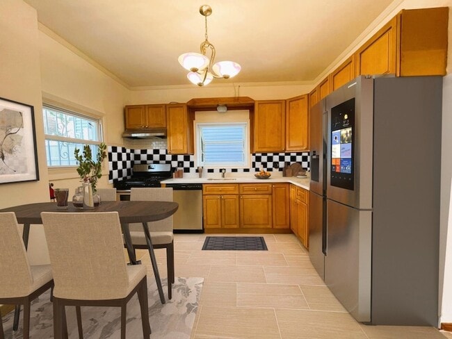 Building Photo - 304 Fulton Ave