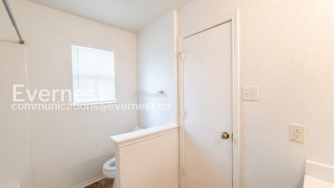 Building Photo - 3 Bed, 3 Bath Home with Garage / Pet-Friendly / Available Now!