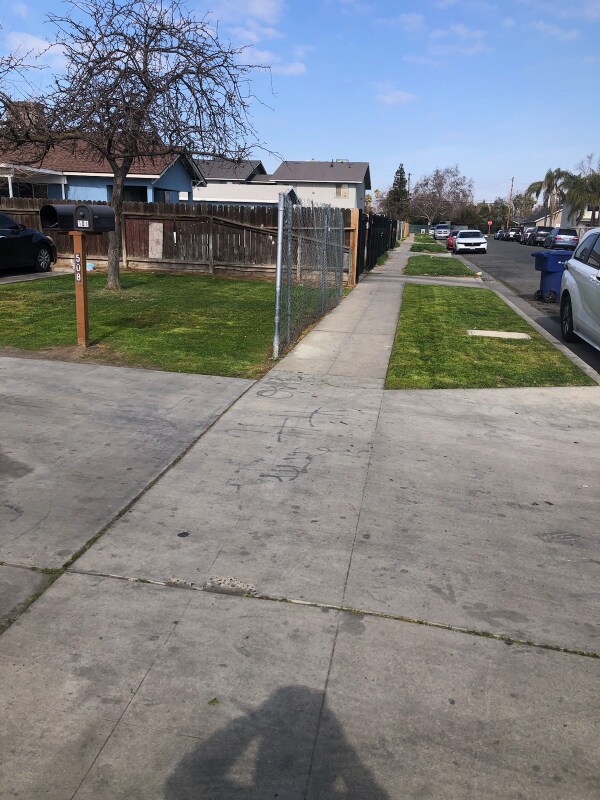 Building Photo - 512 S Dearing Ave