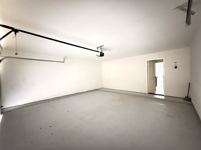 Building Photo - 13830 Fort Nelson Dr