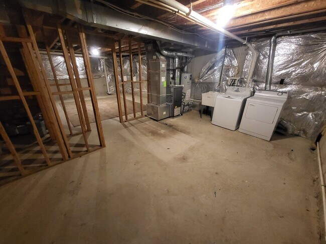 Building Photo - Beautiful modern 3bed/2.5ba townhouse!