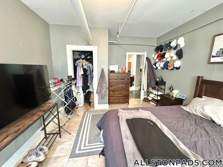 Building Photo - 1056 Commonwealth Ave