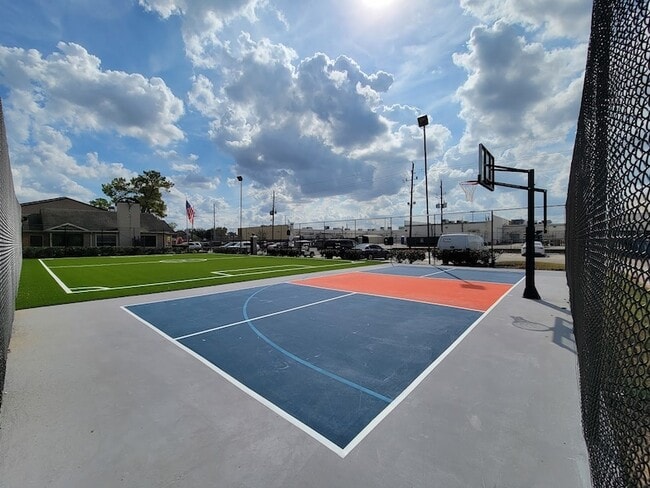 Building Photo - 12335 Antoine Dr