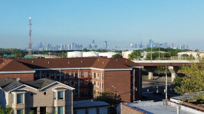 Building Photo - 41 E 48th St