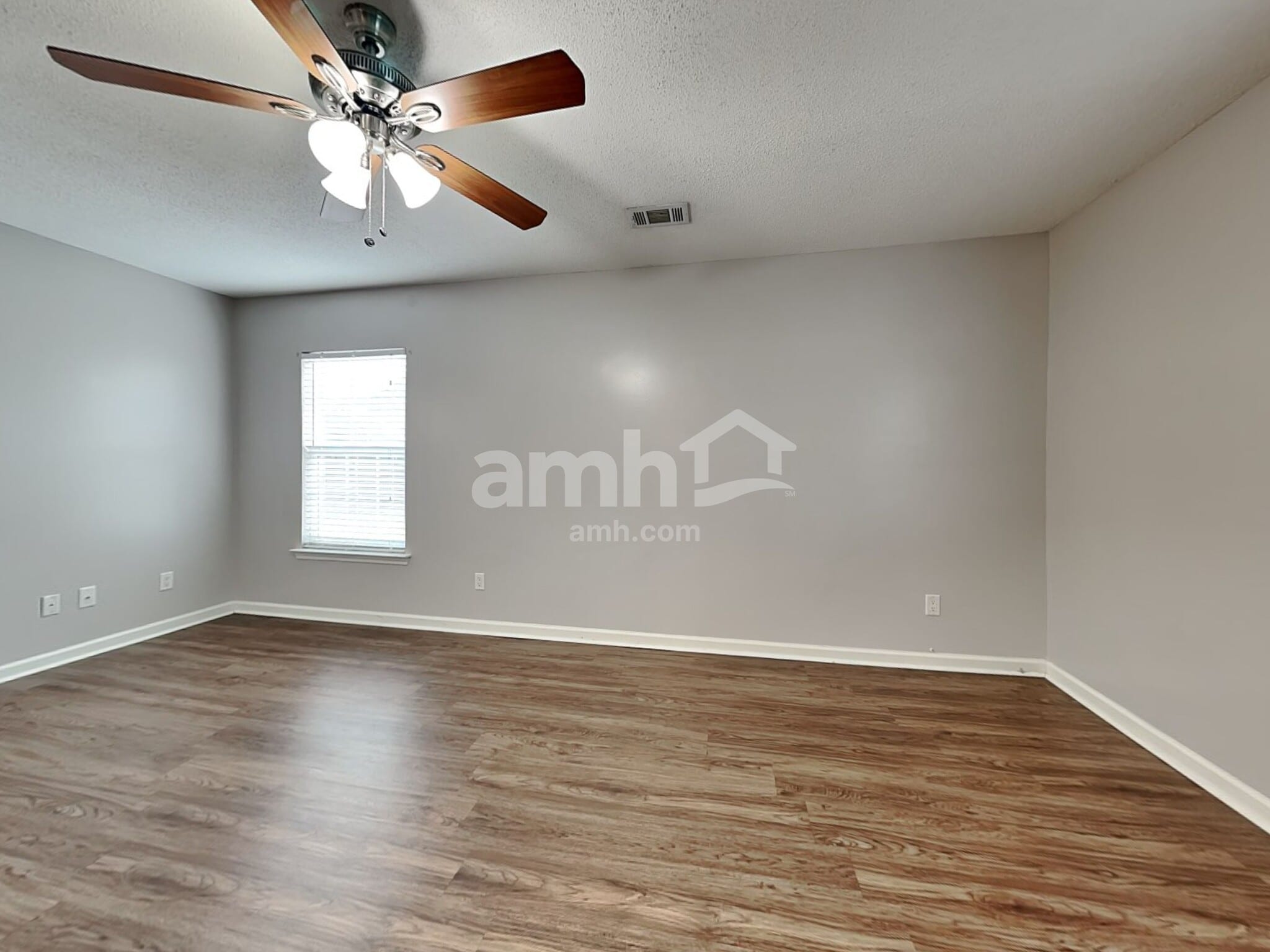 Building Photo - 240 Tigers Paw Dr
