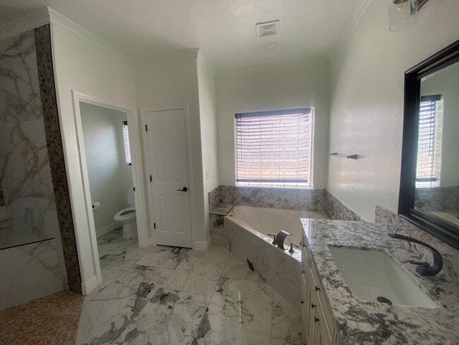 Building Photo - Fully Furnished 3 Bedroom Rental on the Go...