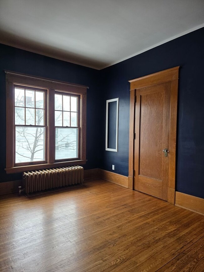 Building Photo - Large Home in Bowling Green