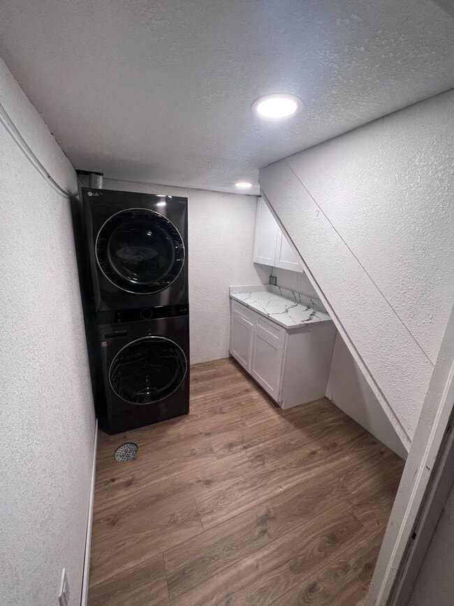 Building Photo - 2285 Gray St