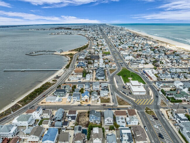 Building Photo - 111 7th Ave