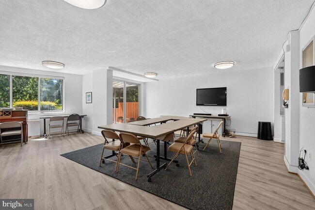 Building Photo - 10500 Rockville Pike