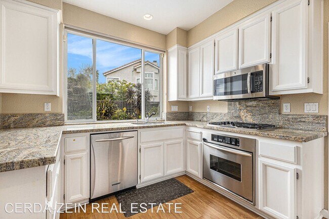 Building Photo - 3 br, 2.5 bath House - 7 Ratto Road