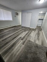 Building Photo - 102 Oak St