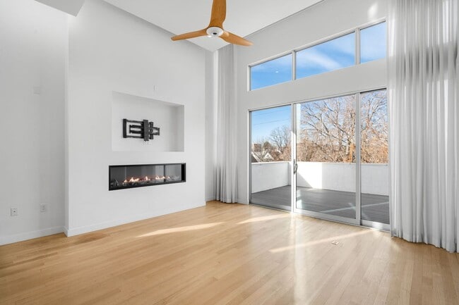 Building Photo - Modern 3BD, 4BA LoHi Townhome with Large Balcony and 2-Car Garage