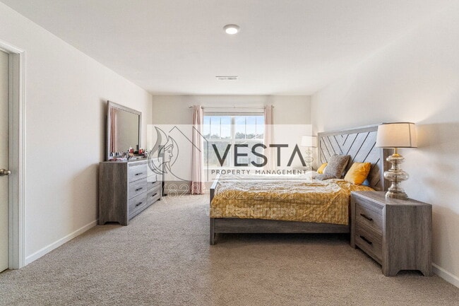 Building Photo - 240 Ridgeview Ln