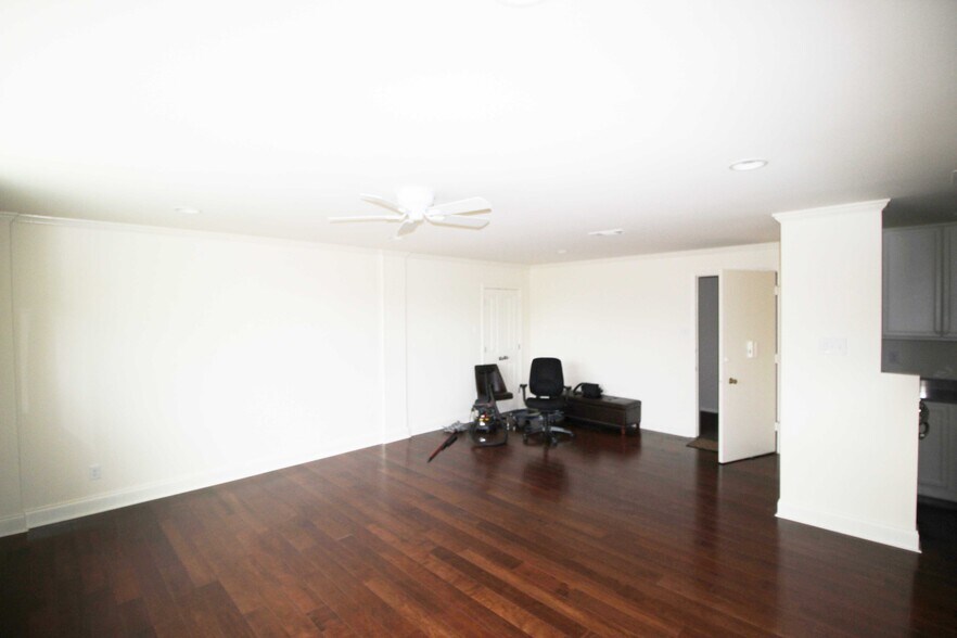 Building Photo - 2511 St Charles Ave