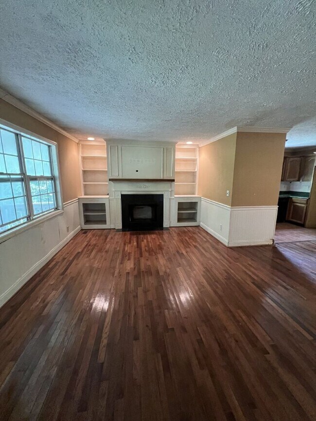 Building Photo - Charming Home in Rock Spring, GA!