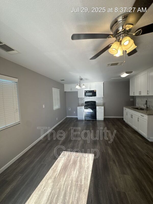 Building Photo - 126 W San Joaquin Ave