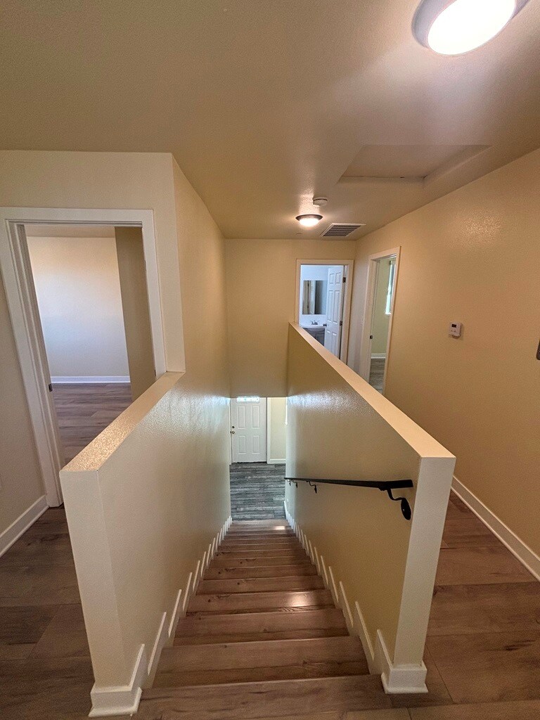 Building Photo - 457 E 30th St