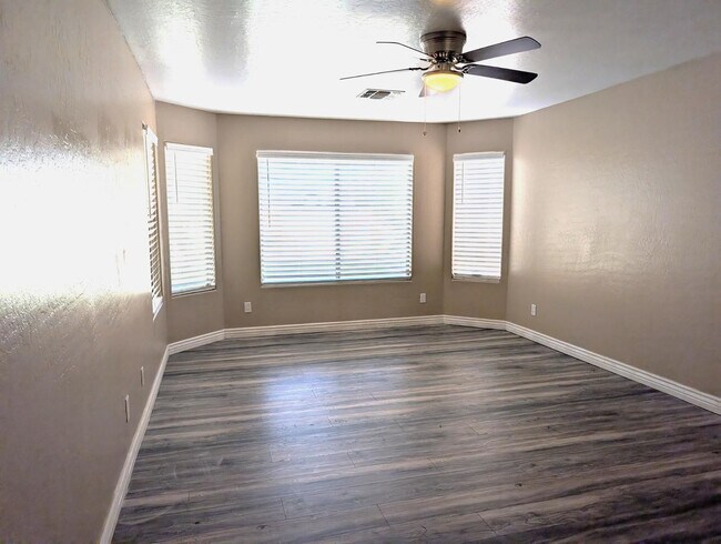 Building Photo - 4226 N 92nd Ln