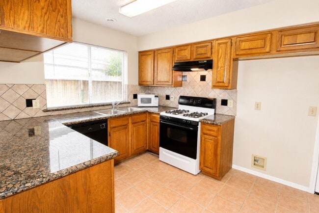 Building Photo - 3331 Oak Branch Ln