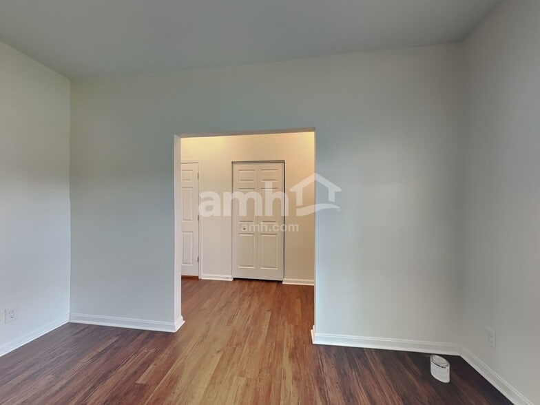 Building Photo - 735 Norbie Dr