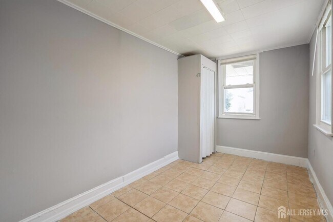 Building Photo - 309 Hall Ave