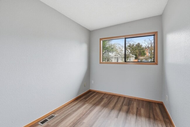 Building Photo - 3Bd/1.75Ba Bellevue House