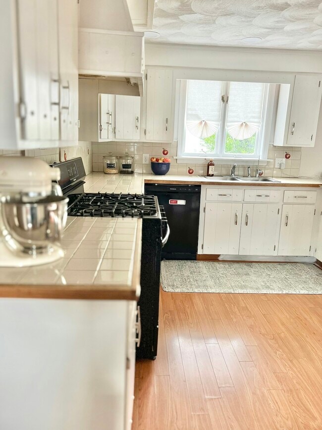 Building Photo - 40 Duane St