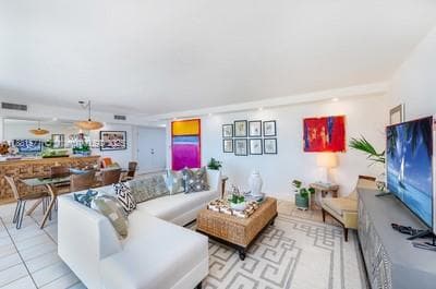 Building Photo - 609 Ocean Dr
