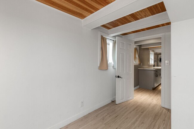 Building Photo - 5155