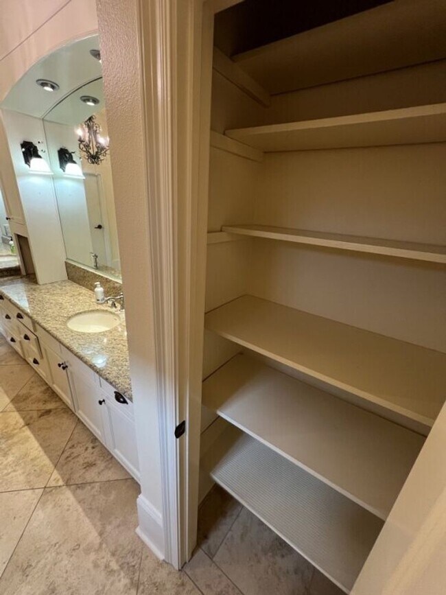 Building Photo - Elegant Two-Story Home with Outdoor Kitchen in Desirable Shadows Lake