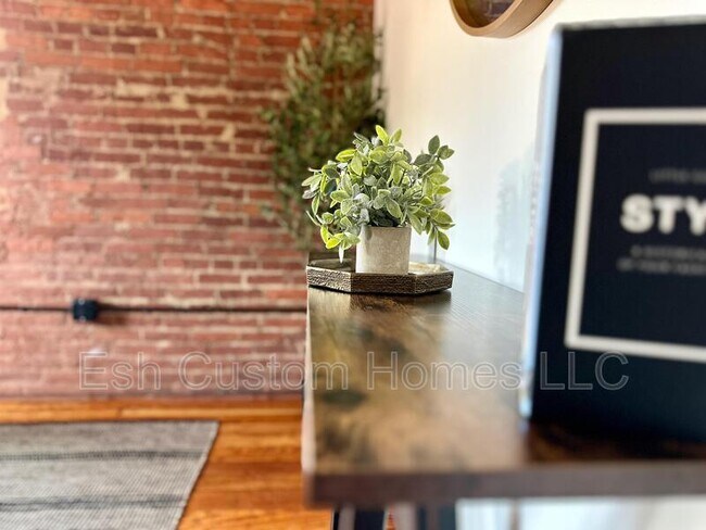 Building Photo - 437 W Grant St